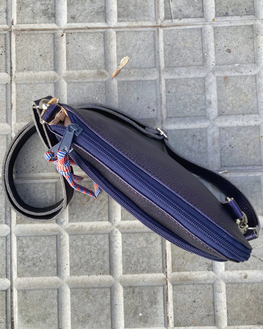 Cartera de viaje de cuero SOFÍA - color azul metalizado