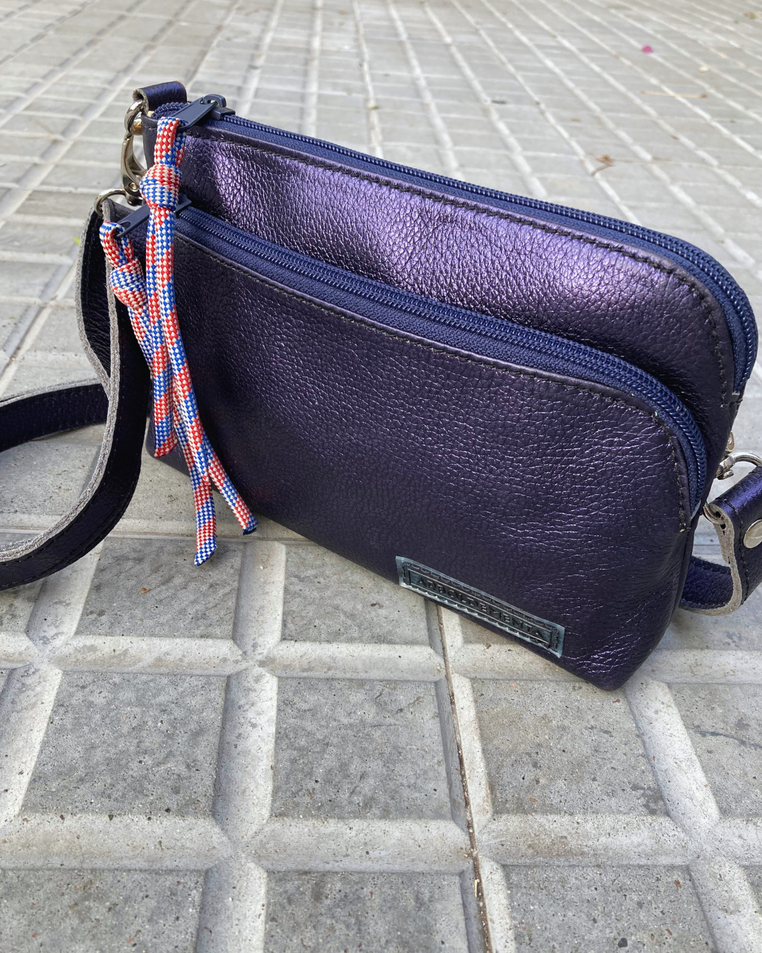 Cartera de viaje de cuero SOFÍA - color azul metalizado