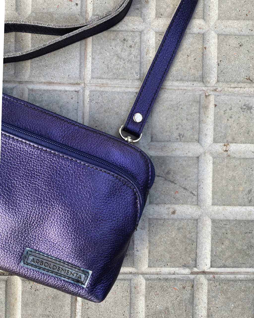 Cartera de viaje de cuero SOFÍA - color azul metalizado