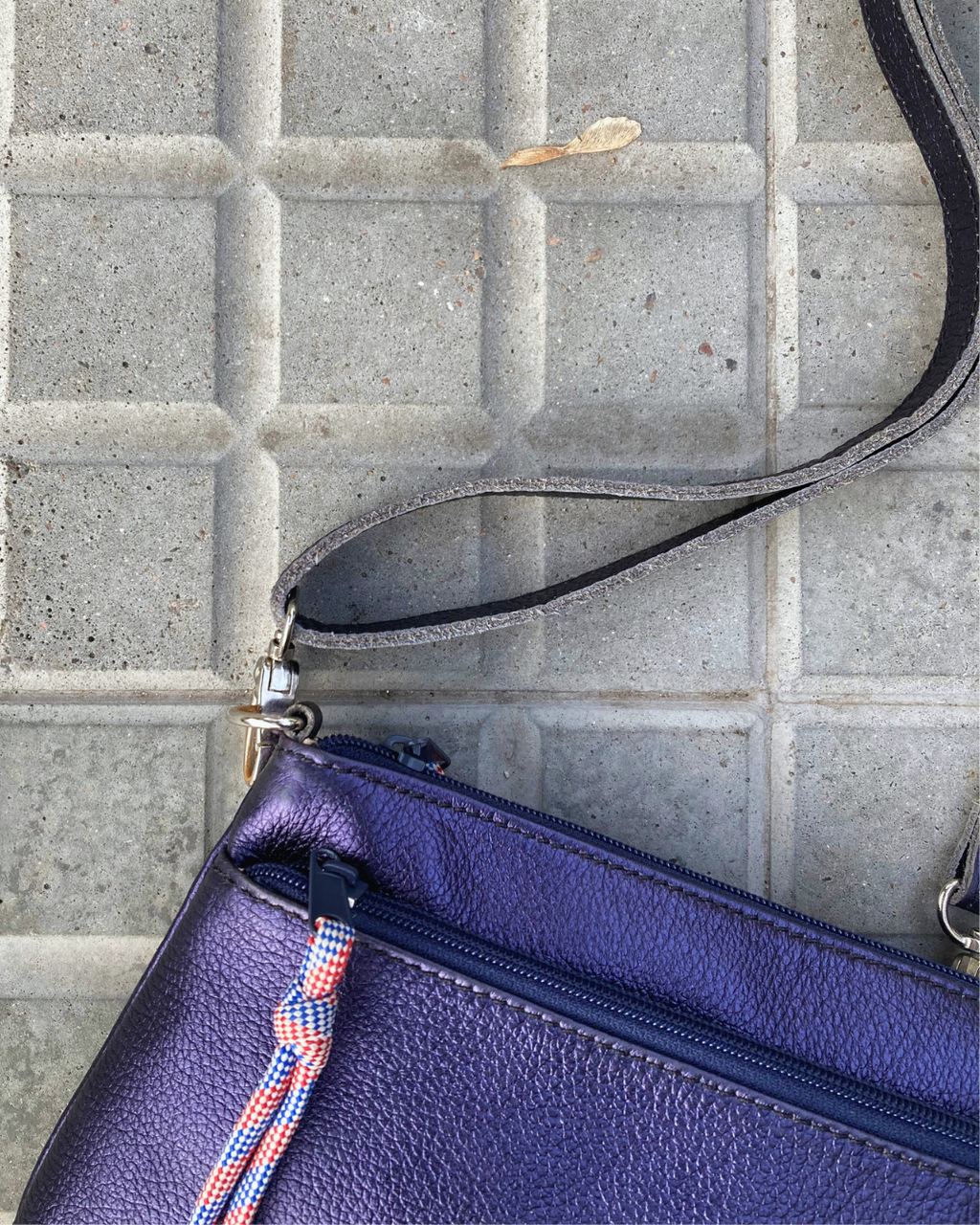 Cartera de viaje de cuero SOFÍA - color azul metalizado
