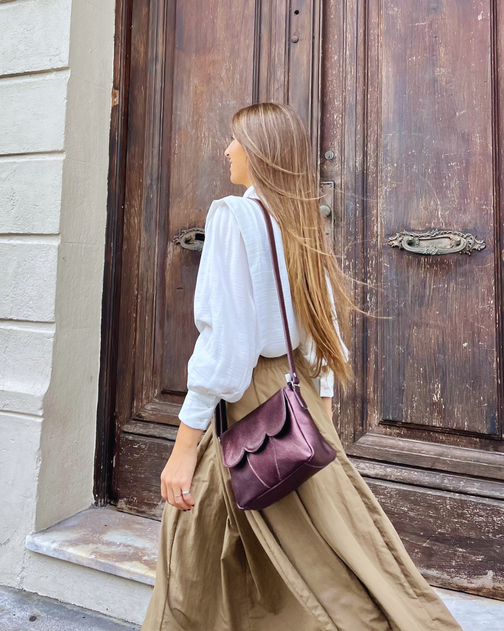 Cartera de cuero SALVO color bordó metalizado