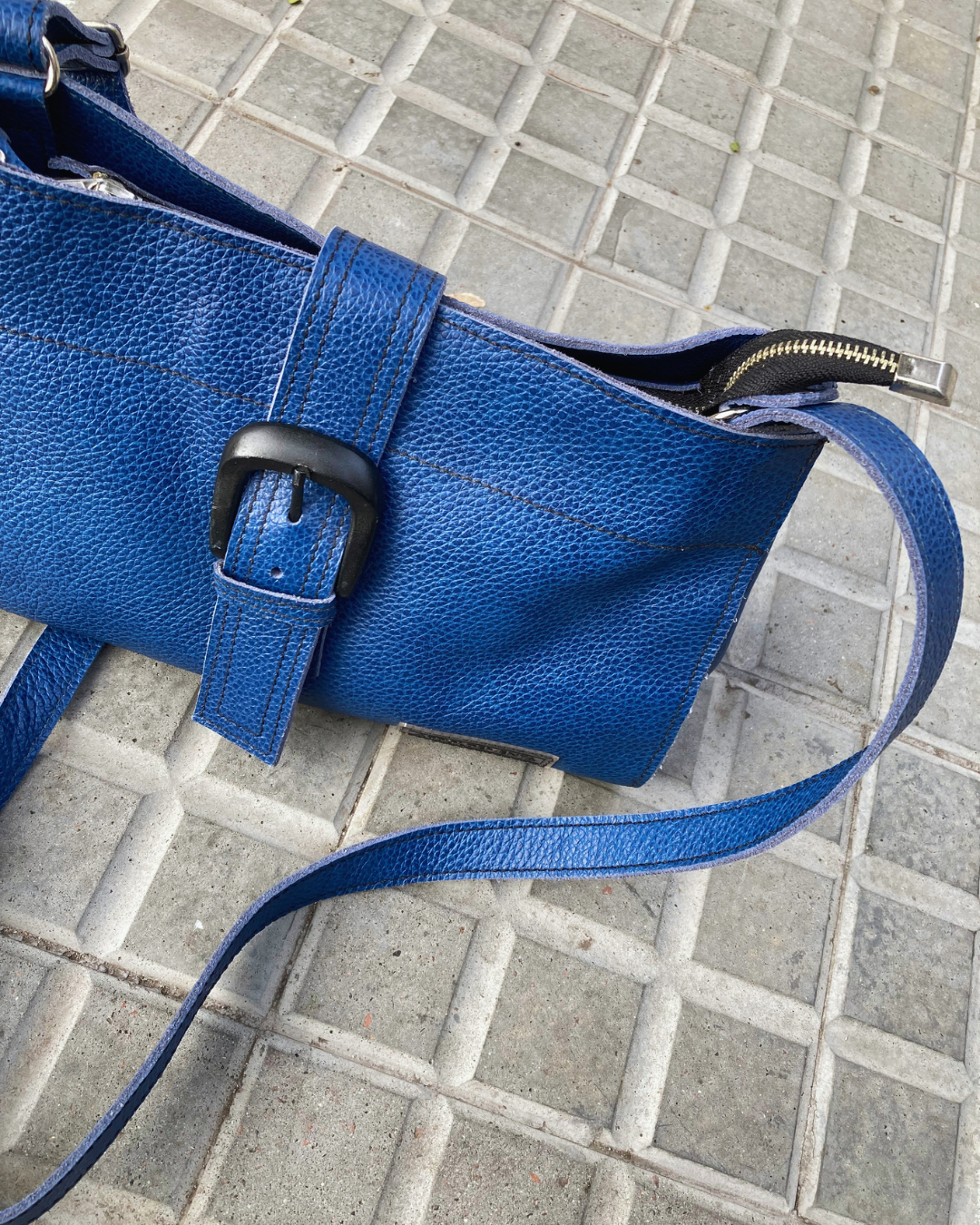 Cartera de cuero BEA - color azul eléctrico