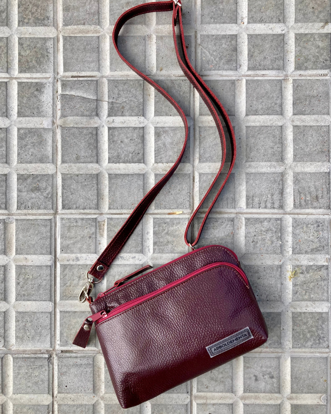 Cartera de viaje de cuero SOFÍA - color bordó