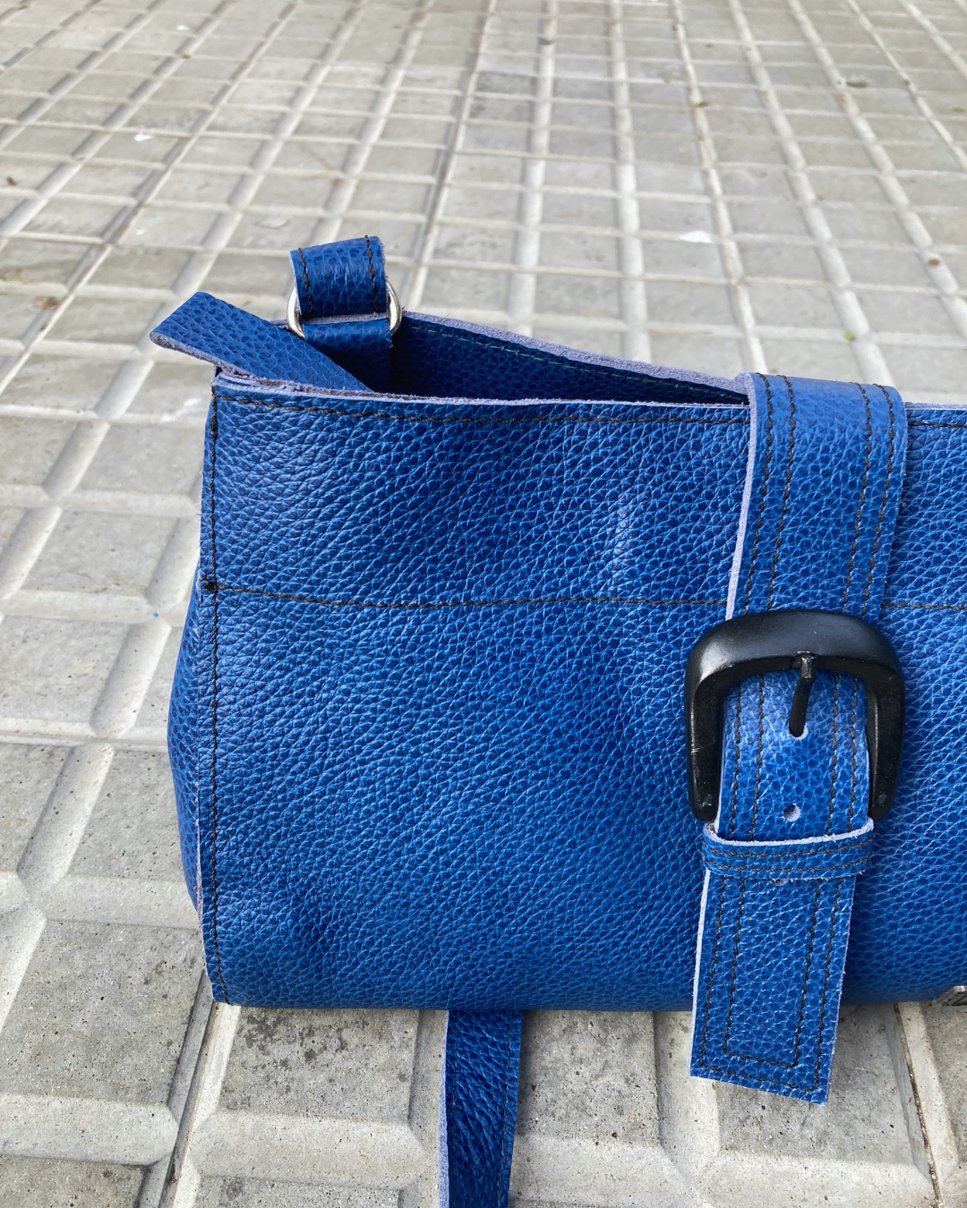 Cartera de cuero BEA - color azul eléctrico