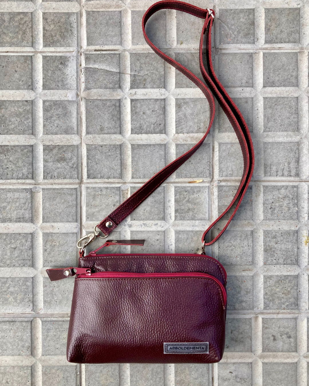 Cartera de viaje de cuero SOFÍA - color bordó