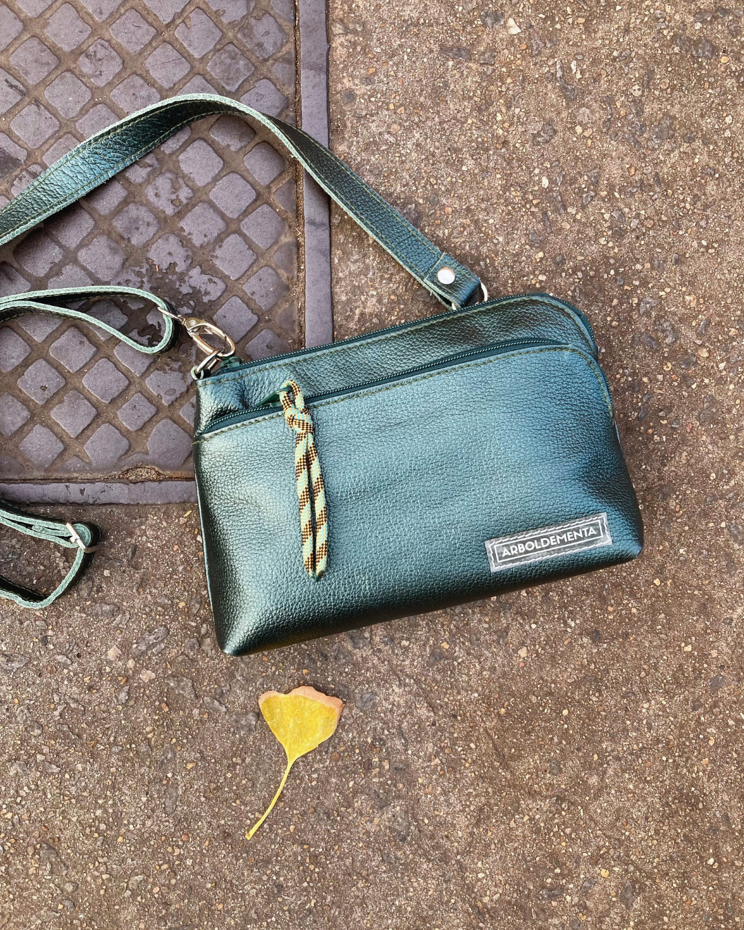 Cartera de viaje de cuero SOFÍA - color petróleo metalizado