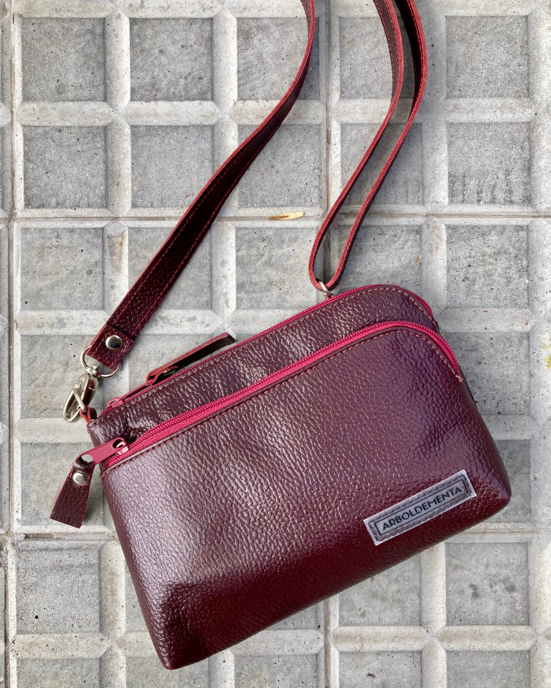 Cartera de viaje de cuero SOFÍA - color bordó