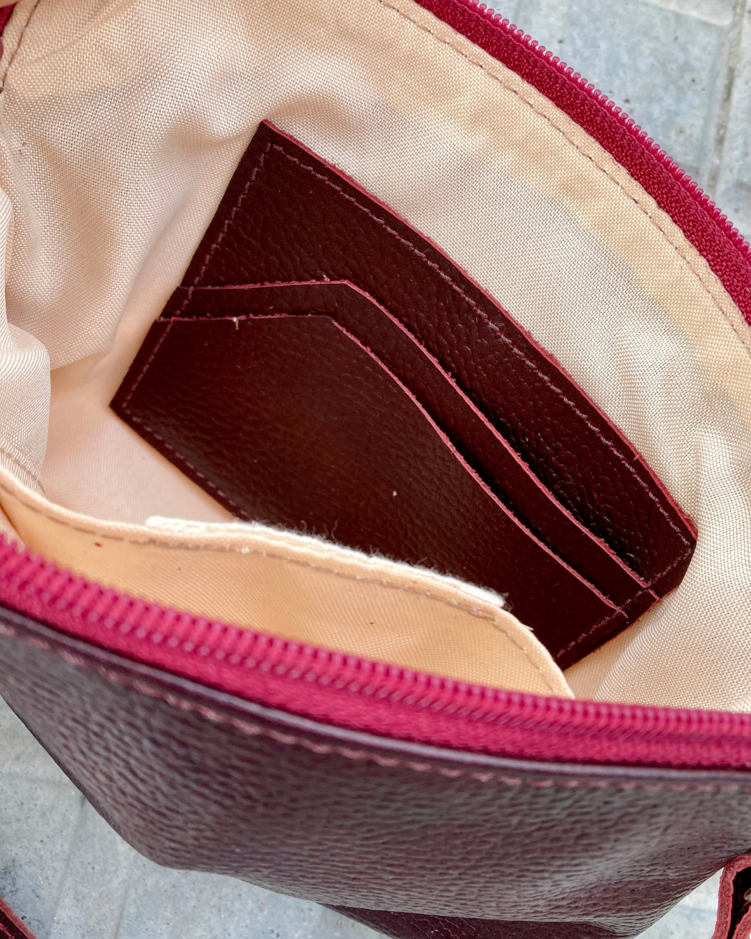 Cartera de viaje de cuero SOFÍA - color bordó