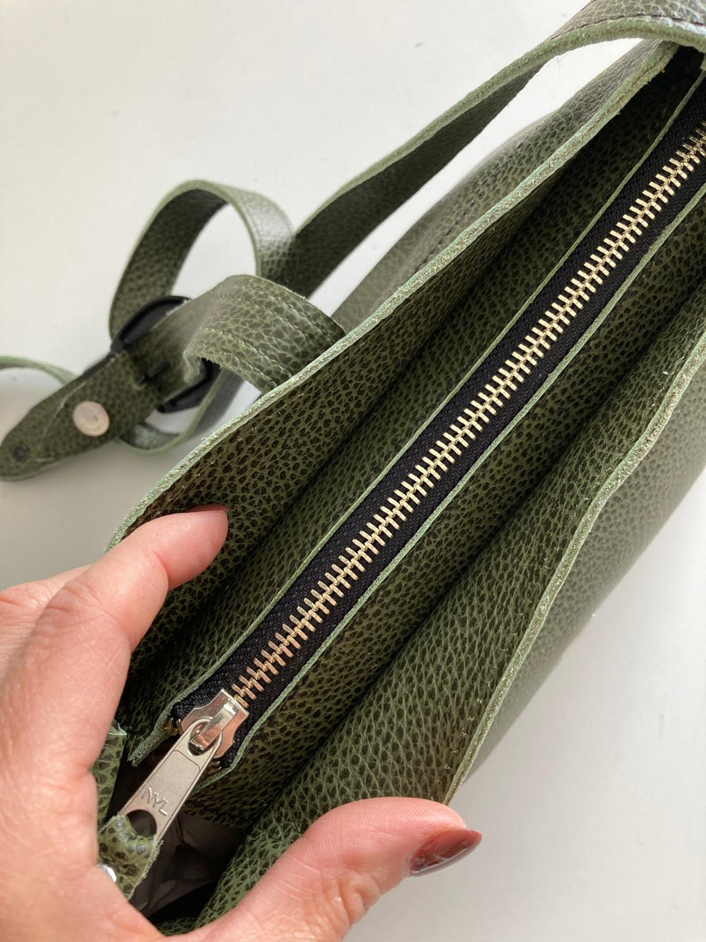 Cartera de cuero BEA - color verde oliva