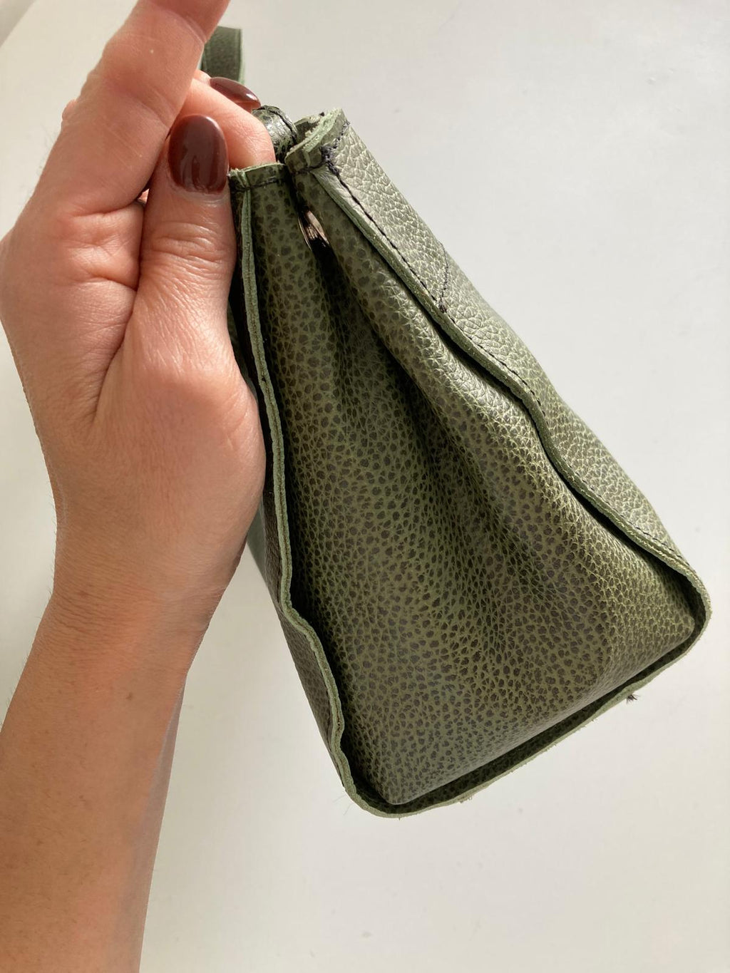 Cartera de cuero BEA - color verde oliva