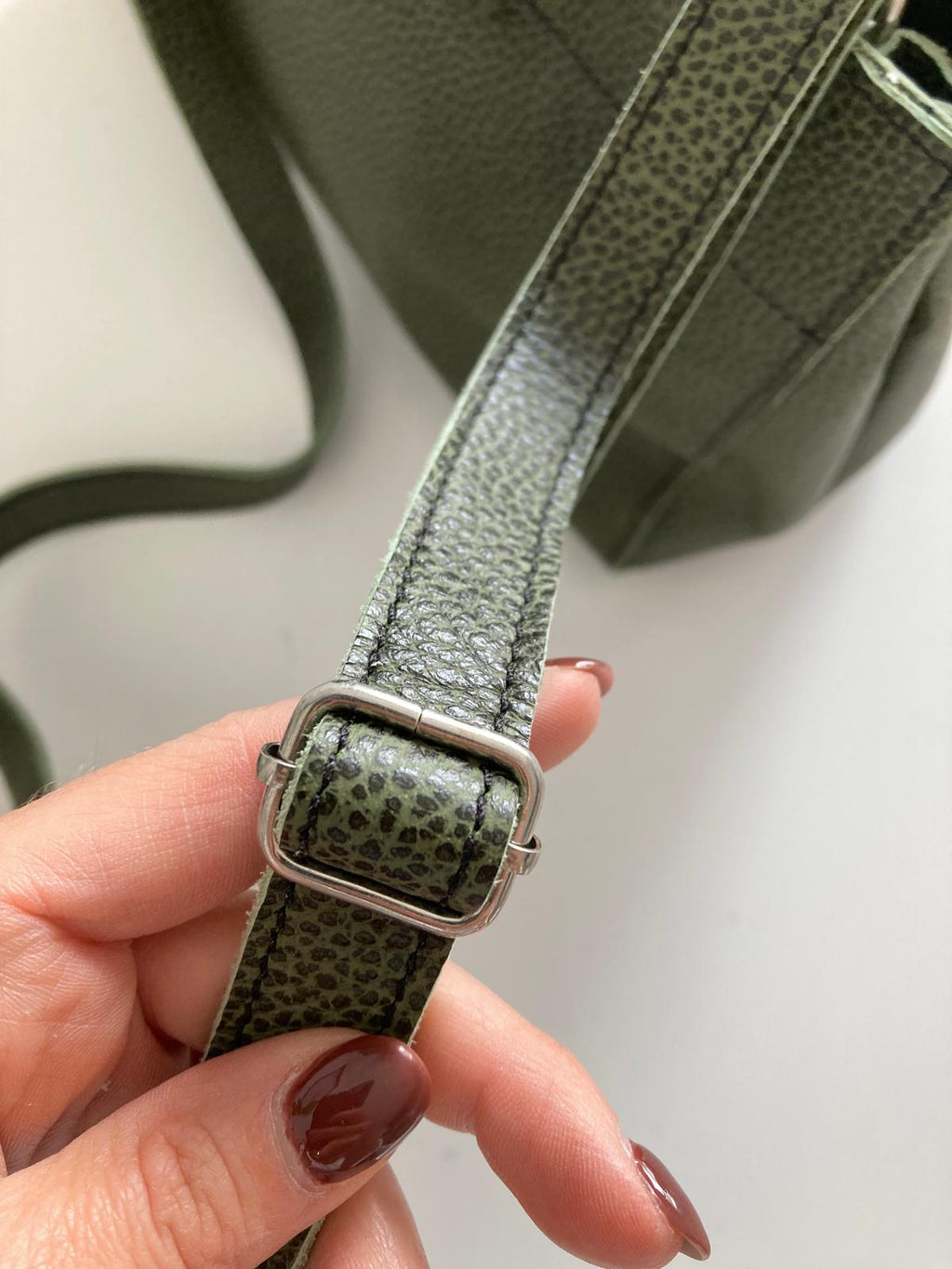 Cartera de cuero BEA - color verde oliva