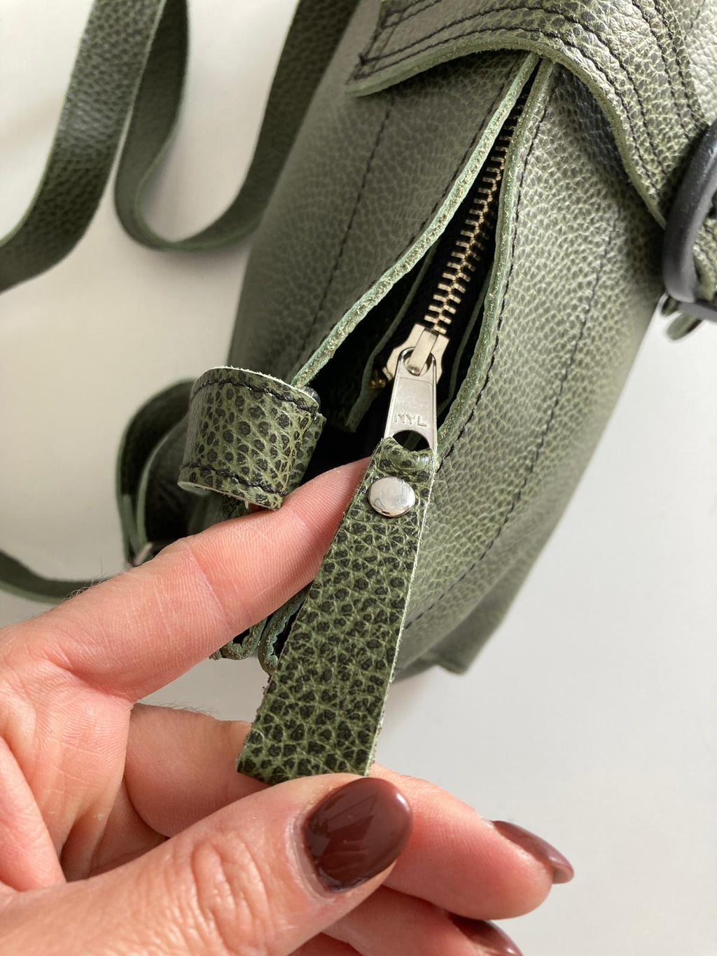 Cartera de cuero BEA - color verde oliva