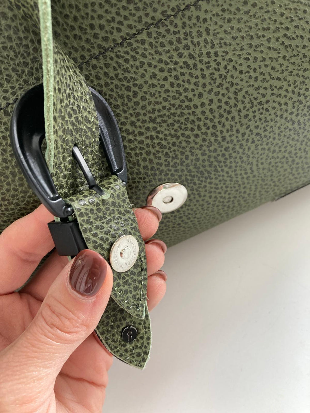 Cartera de cuero BEA - color verde oliva
