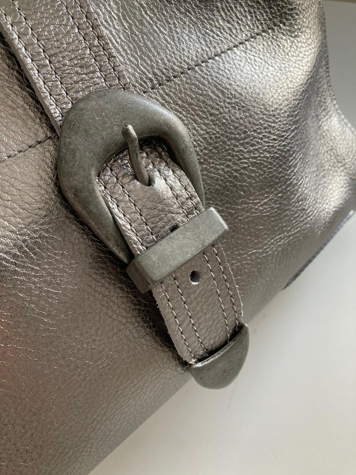 Cartera de cuero BEA - color plateado