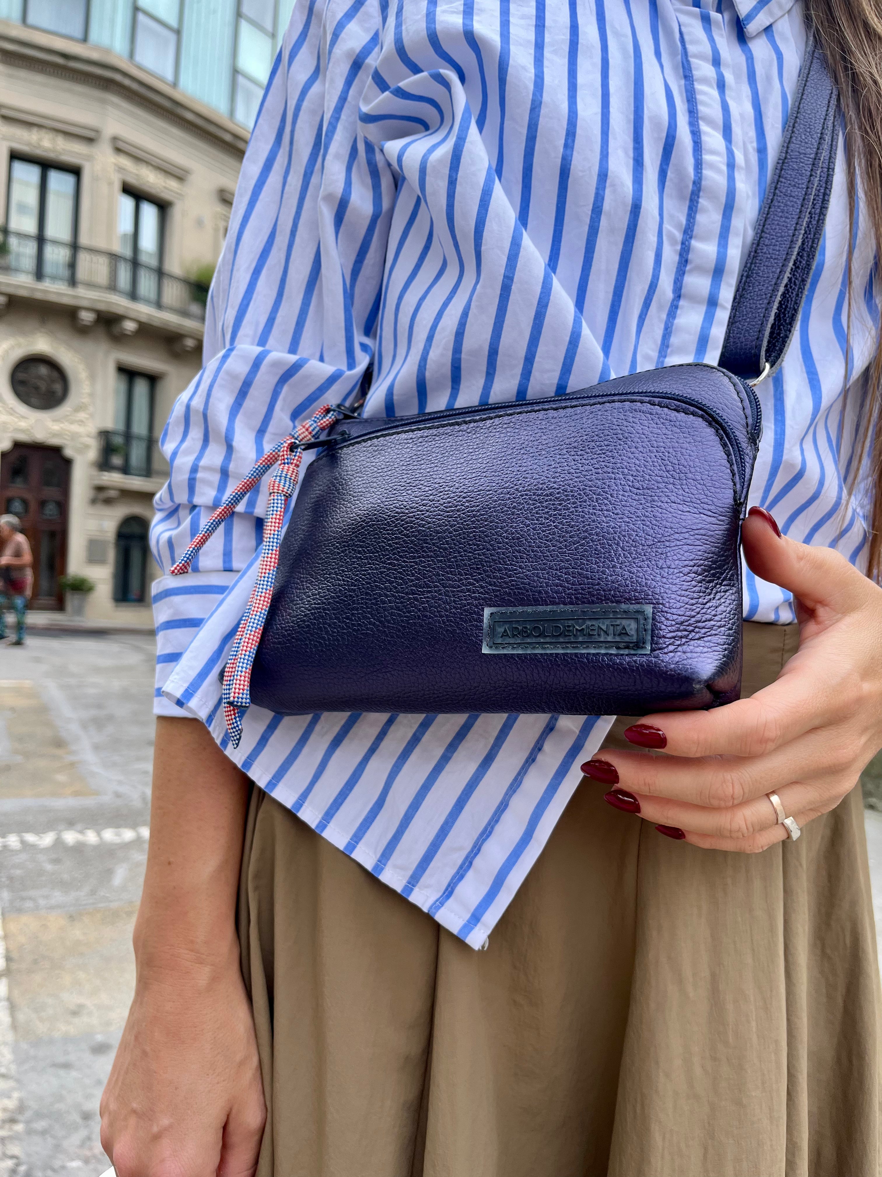Cartera de viaje de cuero SOFÍA - color azul metalizado