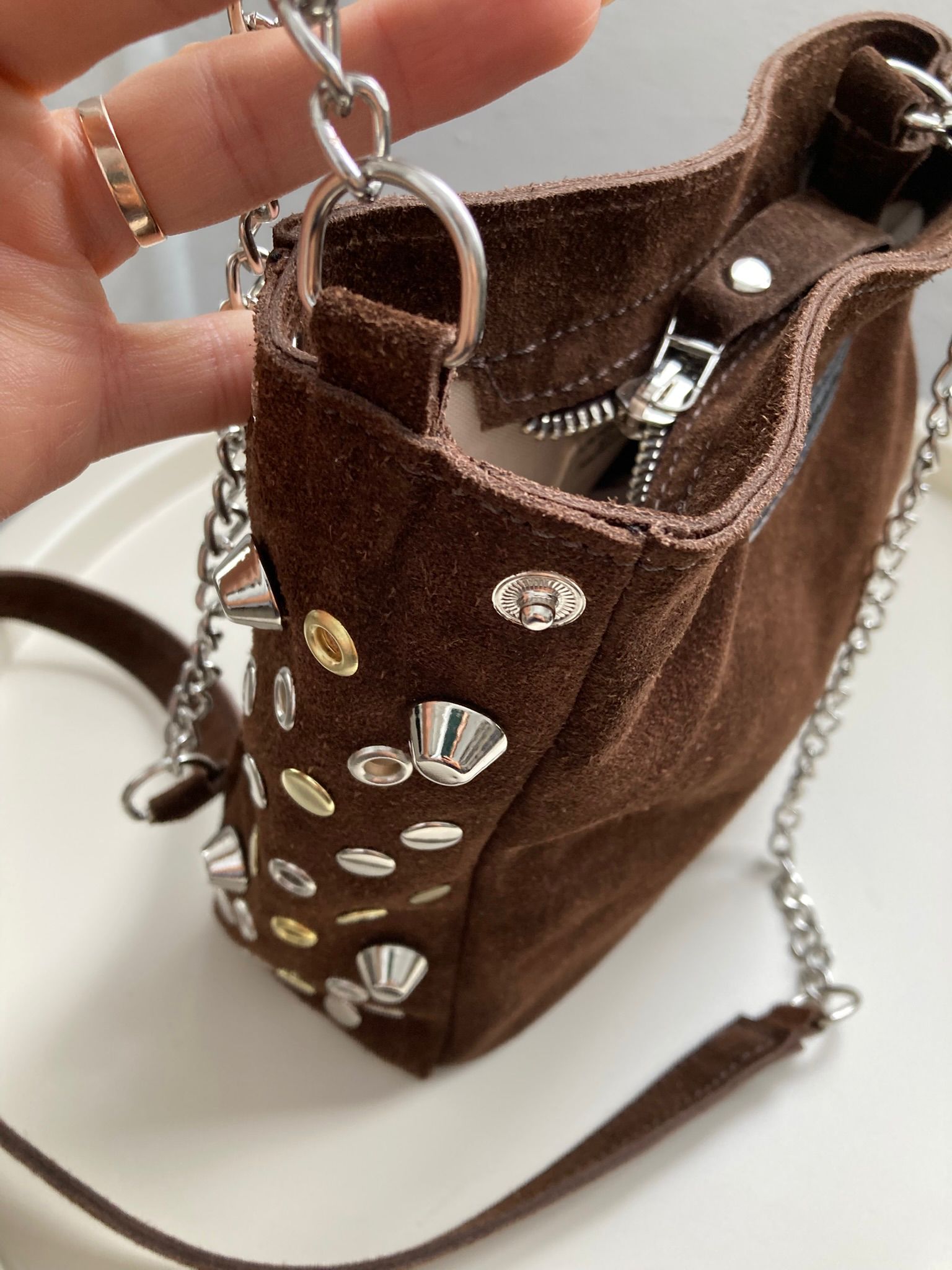 Cartera de gamuza PENÉLOPE - color chocolate
