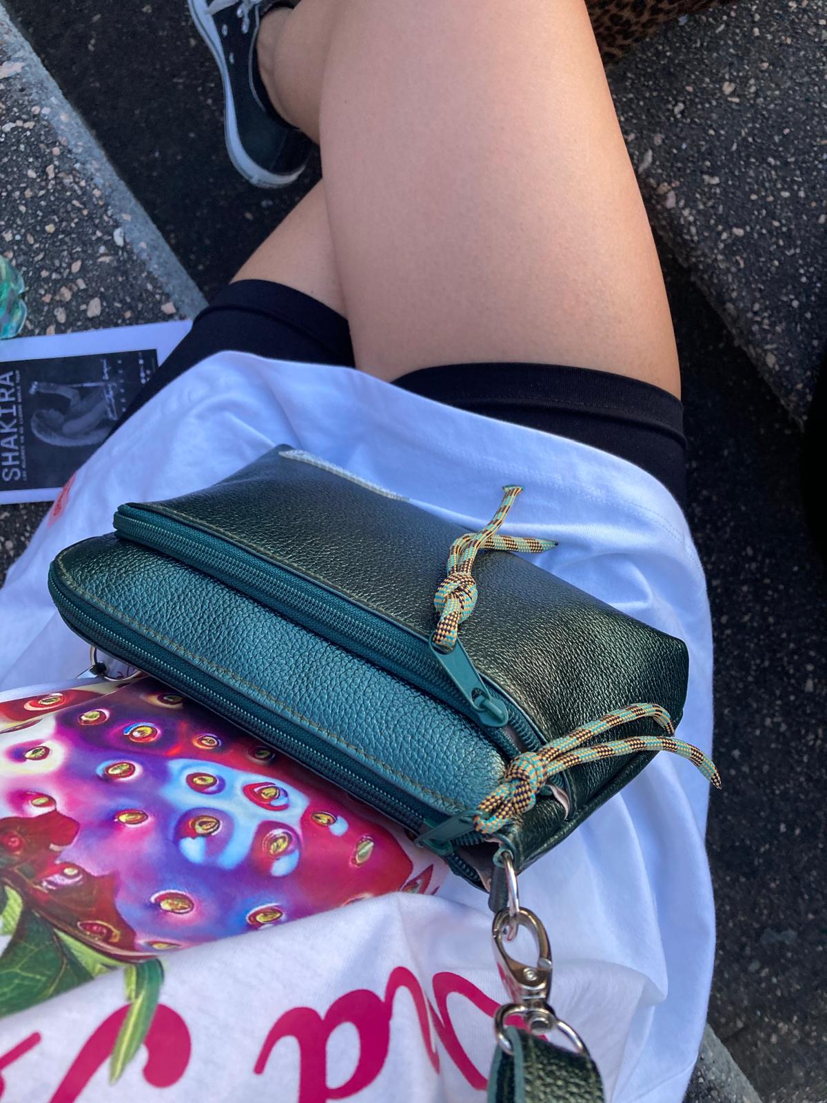 Cartera de viaje de cuero SOFÍA - color petróleo metalizado