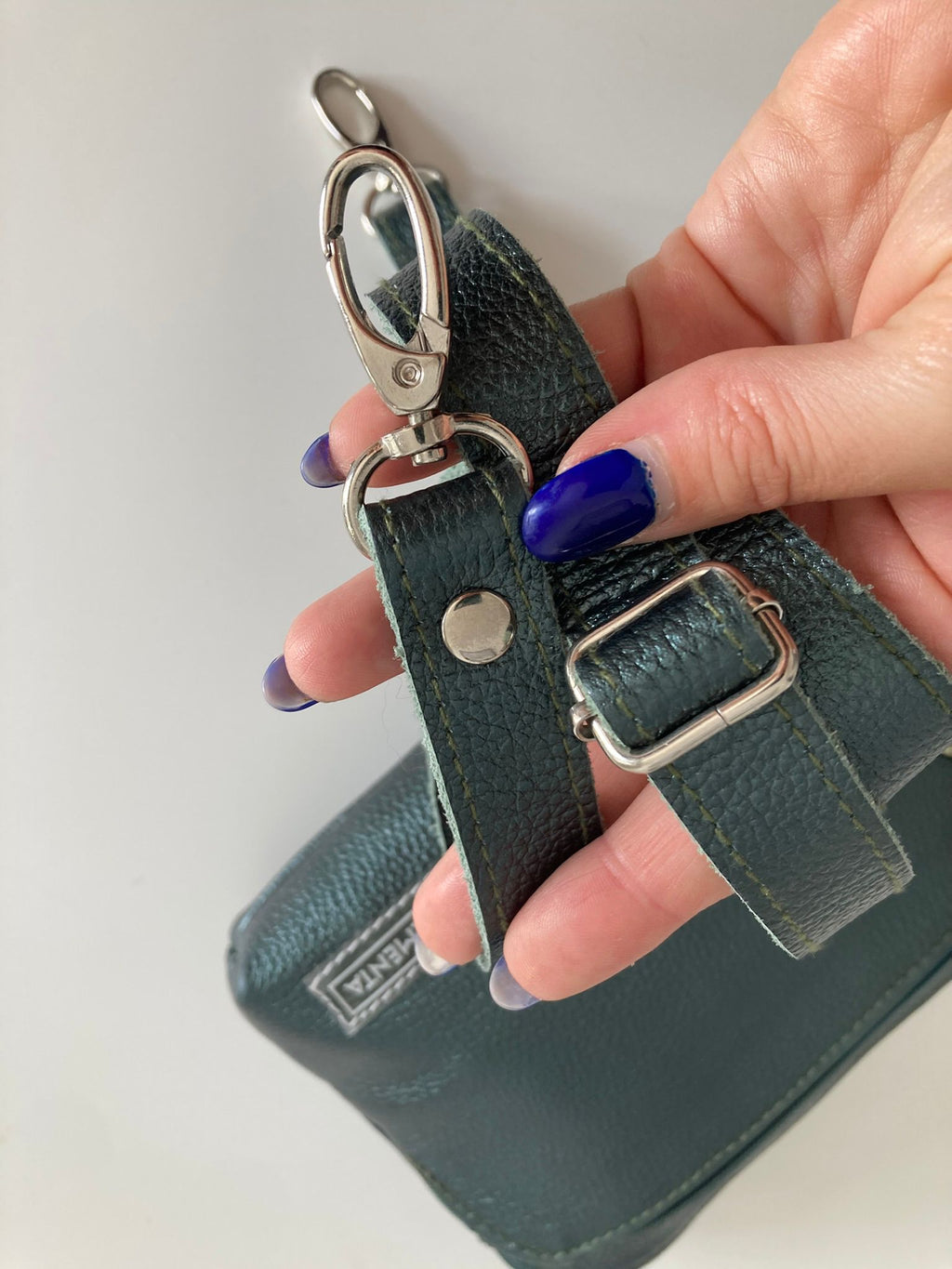 Cartera de viaje de cuero SOFÍA - color petróleo metalizado