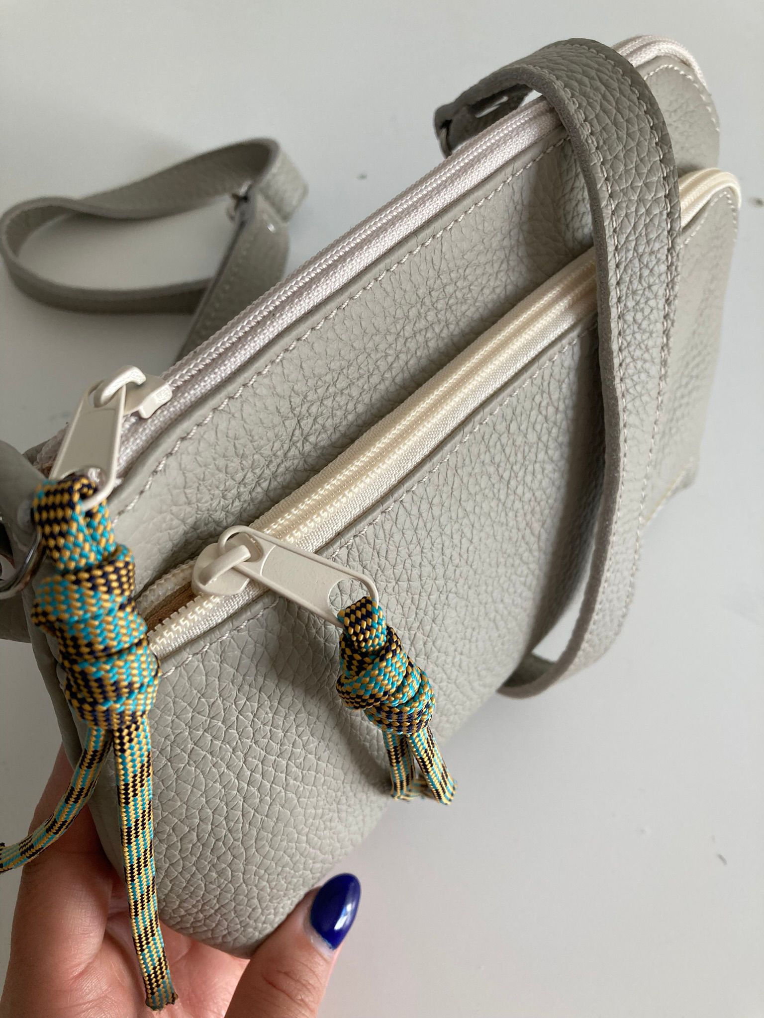 Cartera de viaje de cuero SOFÍA - color tiza