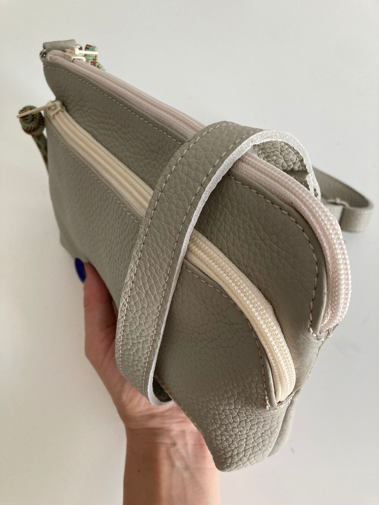 Cartera de viaje de cuero SOFÍA - color tiza